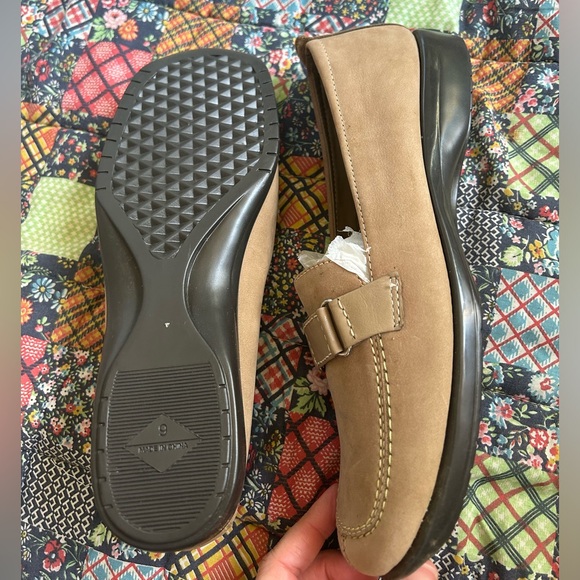 New size 9 Aerosoles Loafer Slip on leather shoes - Picture 2 of 5